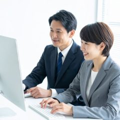 インサイドセールスと役割分担によるリードナーチャリング体制の確立により、フィールドセールスでの購買行動把握から分業セールス戦略まで包括的なkpi管理が実現される。リード管理から商談までの営業活動における見込み顧客の市場調査と情報共有、引き継ぎプロセスの営業部門における分担体制によりcrm活用の度合いが向上し、的確なアプローチによるターゲット設定とトスアップ機能により部門間のマーケティングオートメーション連携とabm戦略が強化される