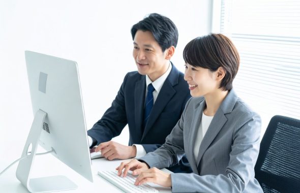 インサイドセールスと役割分担によるリードナーチャリング体制の確立により、フィールドセールスでの購買行動把握から分業セールス戦略まで包括的なkpi管理が実現される。リード管理から商談までの営業活動における見込み顧客の市場調査と情報共有、引き継ぎプロセスの営業部門における分担体制によりcrm活用の度合いが向上し、的確なアプローチによるターゲット設定とトスアップ機能により部門間のマーケティングオートメーション連携とabm戦略が強化される