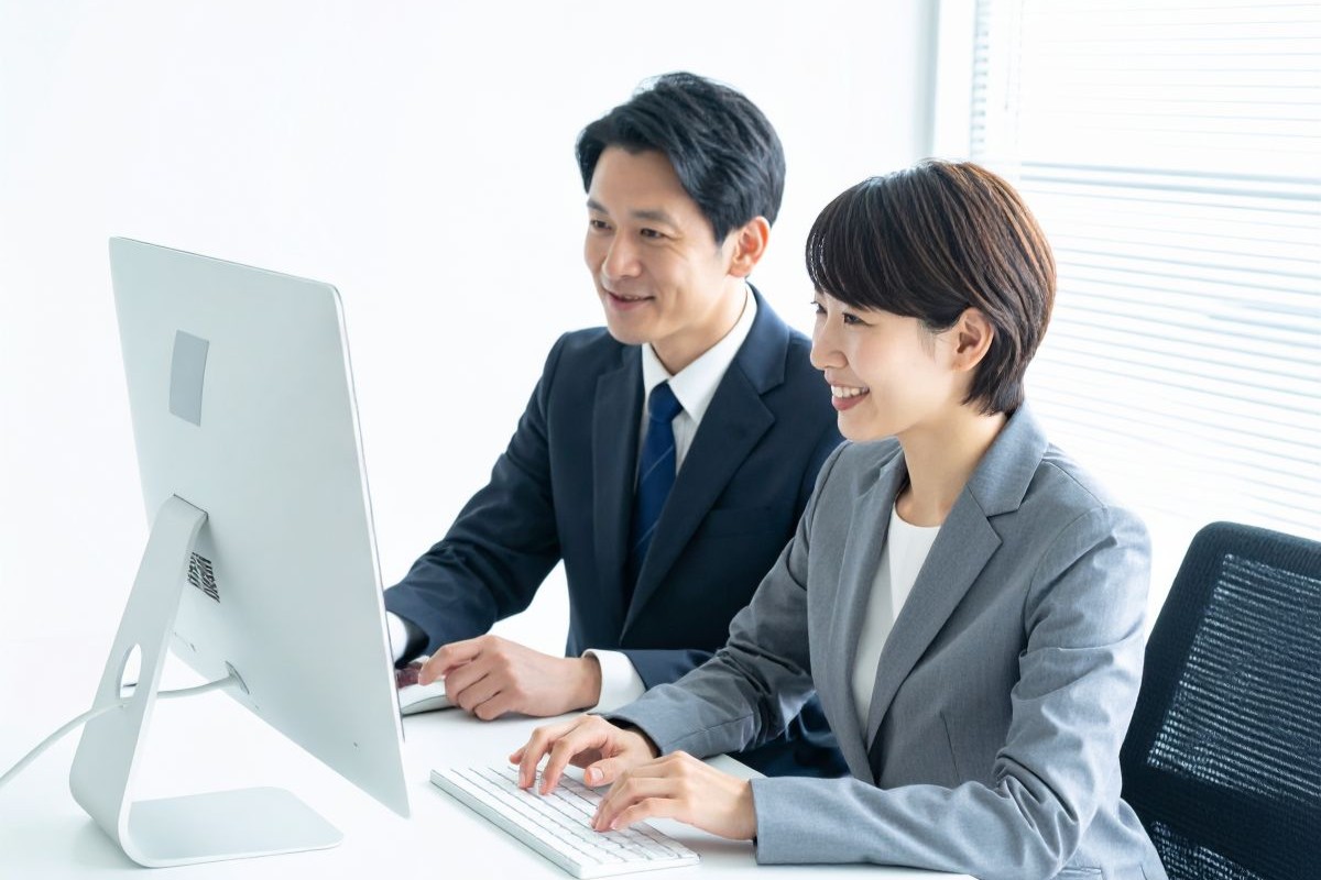 インサイドセールスと役割分担によるリードナーチャリング体制の確立により、フィールドセールスでの購買行動把握から分業セールス戦略まで包括的なkpi管理が実現される。リード管理から商談までの営業活動における見込み顧客の市場調査と情報共有、引き継ぎプロセスの営業部門における分担体制によりcrm活用の度合いが向上し、的確なアプローチによるターゲット設定とトスアップ機能により部門間のマーケティングオートメーション連携とabm戦略が強化される